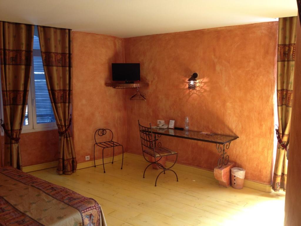 Hotel L'Astrolabe Oloron-Sainte-Marie Værelse billede