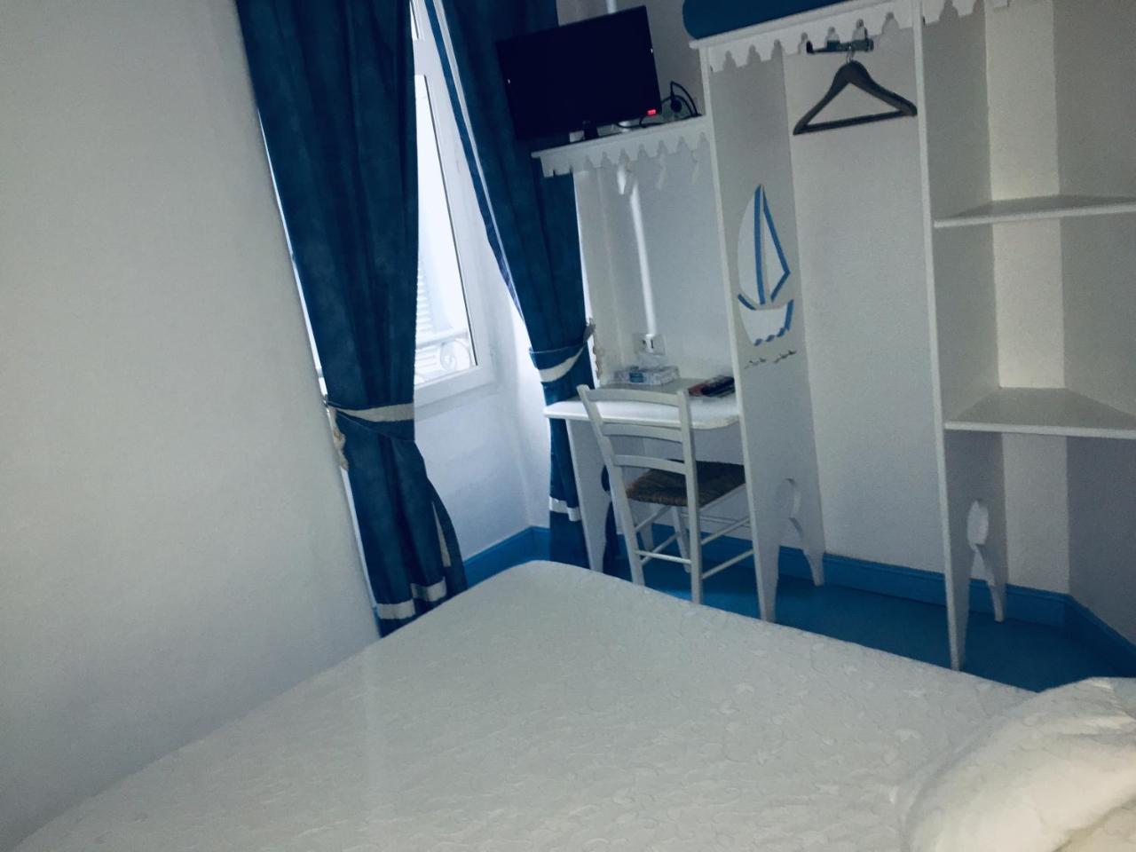 Hotel L'Astrolabe Oloron-Sainte-Marie Eksteriør billede